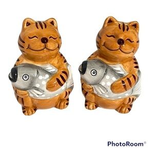 Adorable Cats Ceramic Salt & Pepper Shakers